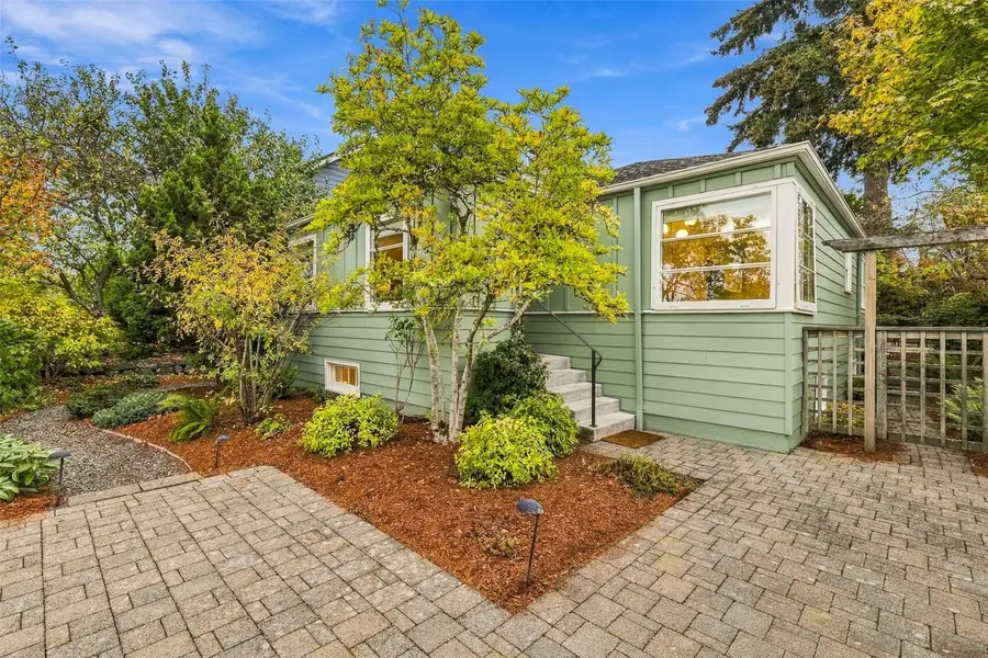 8008 21st Avenue Nw, Seattle, WA 98117 - #2