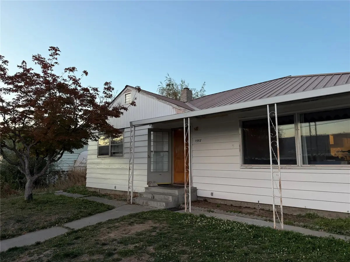 1557 1st St Se, East Wenatchee, WA 98802 - #1