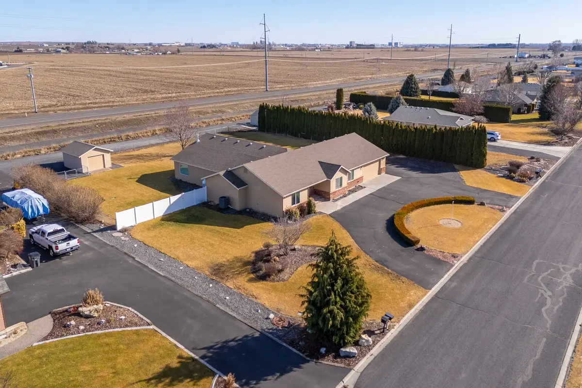 5766 NE Ridgeview Drive Loop, Moses Lake, WA 98837 - #1