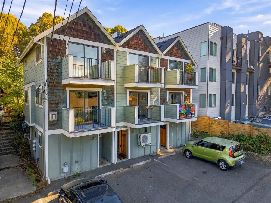 9243 35th Ave Sw #B, Seattle, WA 98126 - #2
