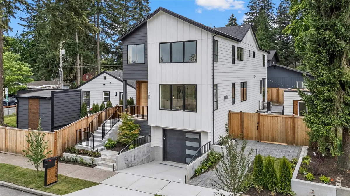 11709 Roosevelt Way Ne, Seattle, WA 98125 - #1