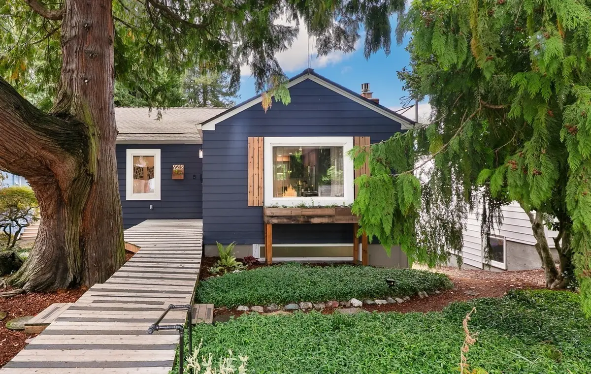 9219 5th Avenue Ne, Seattle, WA 98115 - #1