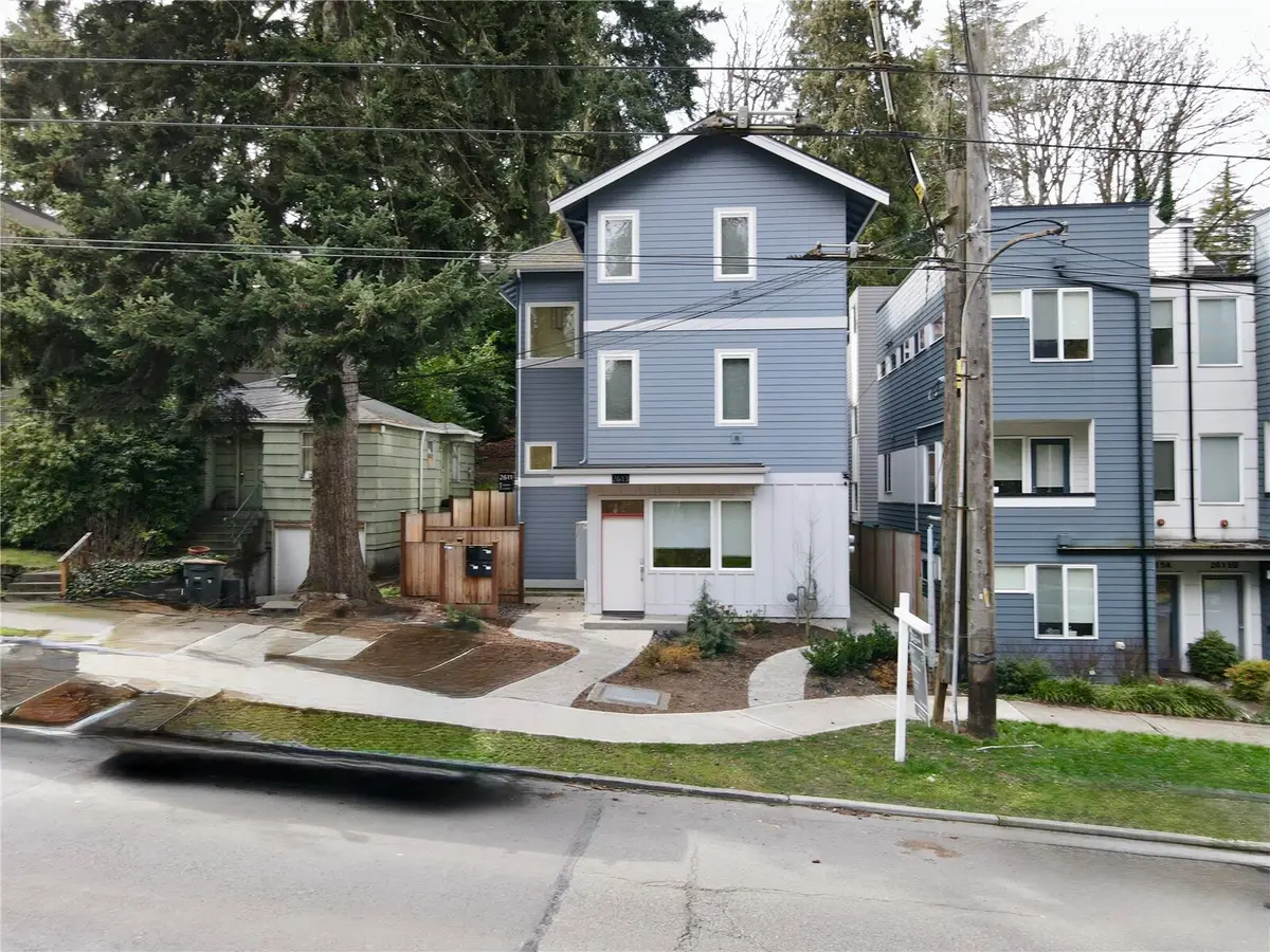 2613 3rd Avenue W, Seattle, WA 98119 - #1