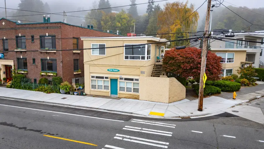 2352 Alki Avenue Sw, Seattle, WA 98116 - #2