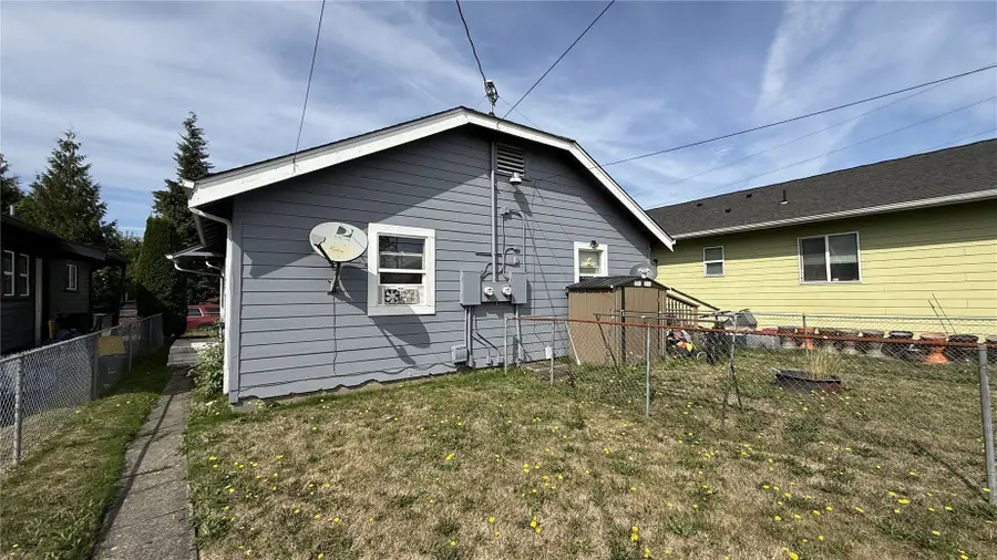 350 16th Avenue, Longview, WA 98632 - #2