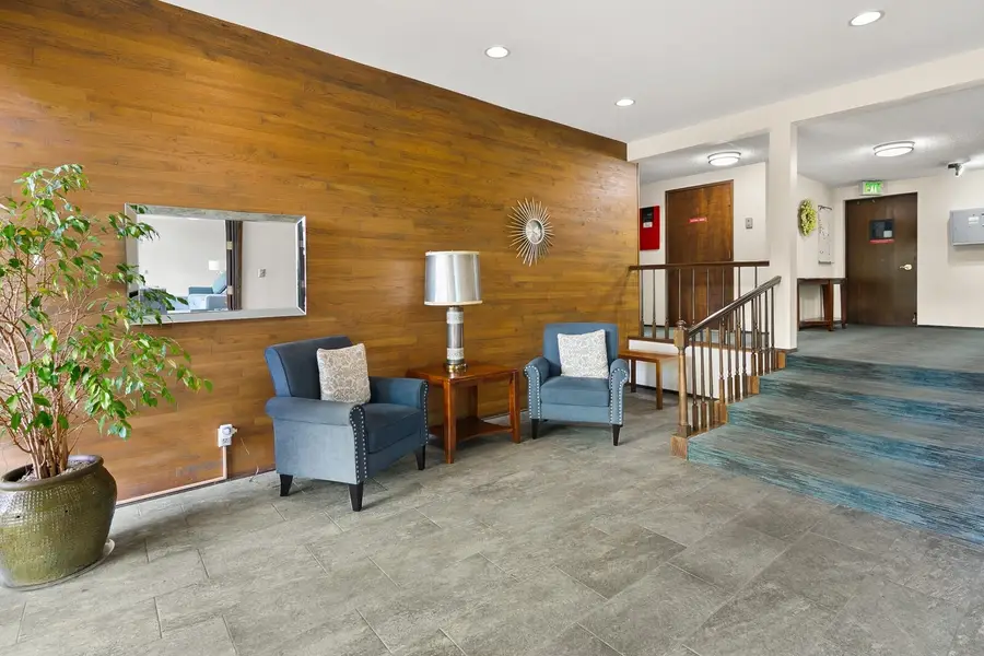 2858 32nd Avenue W #106, Seattle, WA 98199 - #2
