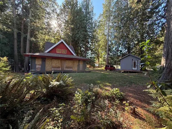 2735 Fox Street, Camano Island, WA 98282