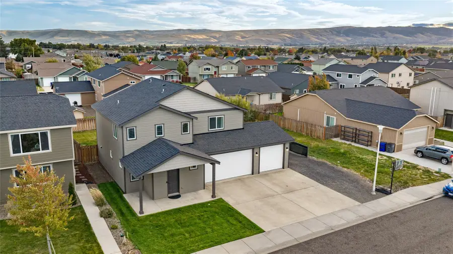 212 E Country Side Avenue, Ellensburg, WA 98926 - #3