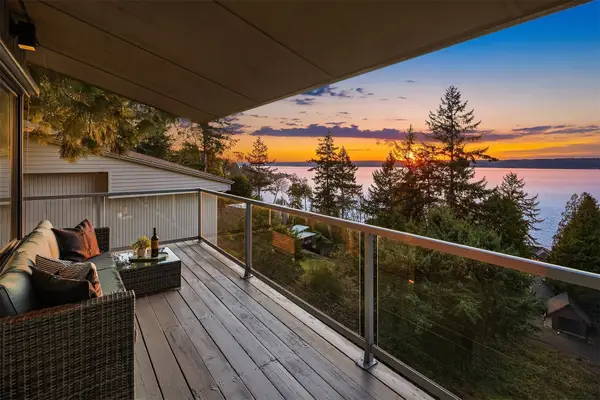 15733 25th Avenue Sw, Burien, WA 98166