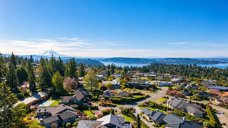 2023 92 Avenue Ne, Clyde Hill, WA 98004 - #3