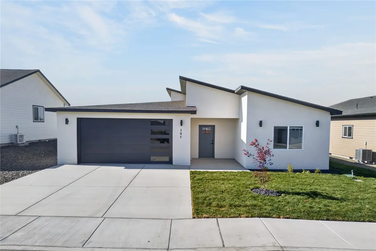 305 Hogan Street, Sunnyside, WA 98944 - #1