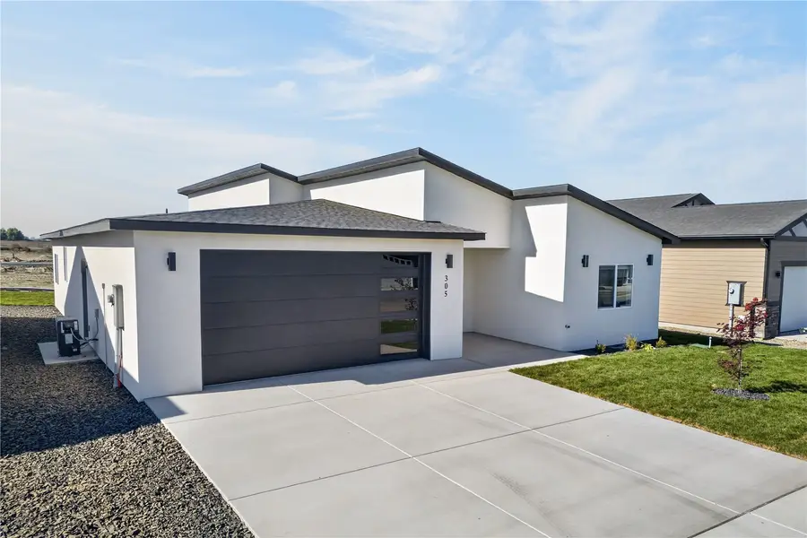 305 Hogan Street, Sunnyside, WA 98944 - #2