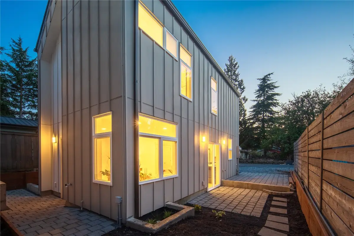 2935 39th Avenue Sw, Seattle, WA 98116 - #1