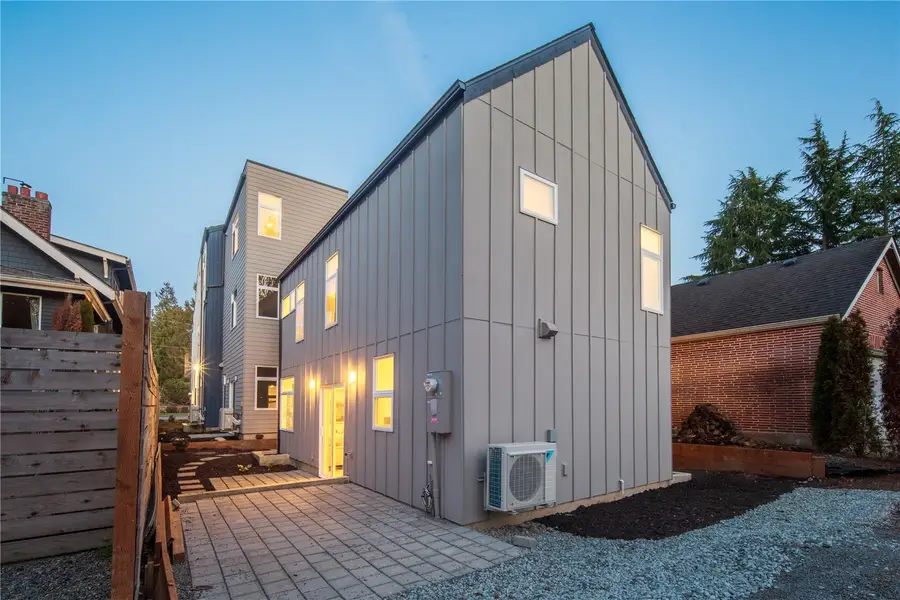 2935 39th Avenue Sw, Seattle, WA 98116 - #2