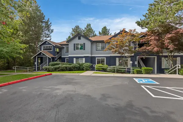 10825 SE 200th Street #B102, Kent, WA 98031