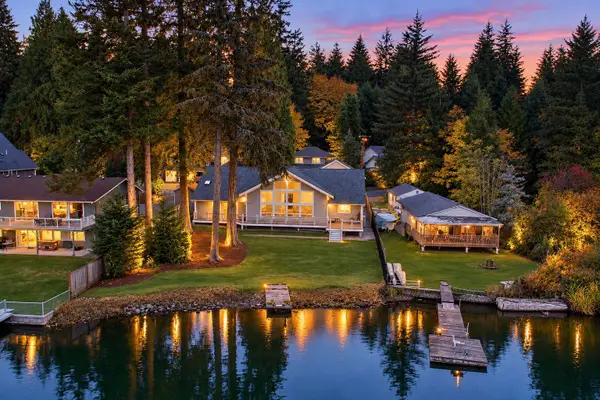 25732 W Lake Wilderness Drive Se, Maple Valley, WA 98038