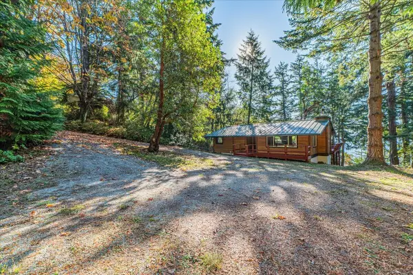 2110 Gull Way, Camano Island, WA 98282