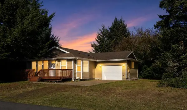 666 Island Circle Se, Ocean Shores, WA 98569