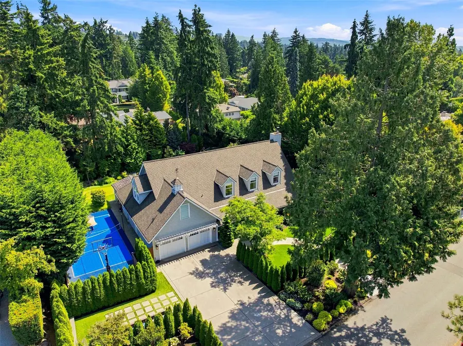 2042 77th Avenue Ne, Medina, WA 98039 - #2