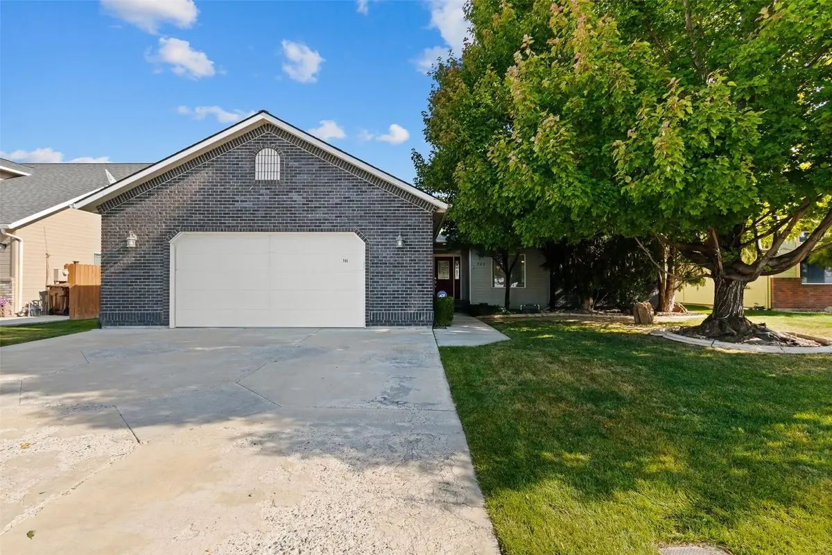 705 S 87th Avenue, Yakima, WA 98908 - #1