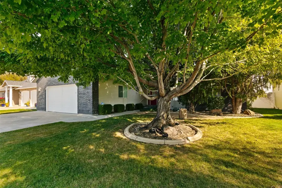 705 S 87th Avenue, Yakima, WA 98908 - #3