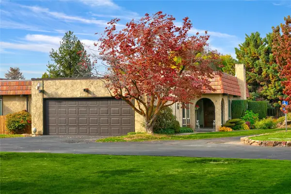 20 Crest Circle, Yakima, WA 98908