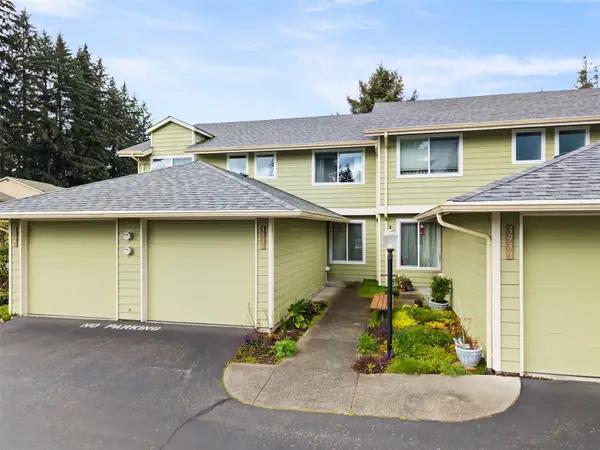 3931 NW Fairway Lane, Bremerton, WA 98312