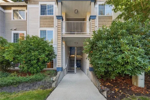 25235 SE Klahanie Boulevard #Q 102, Sammamish, WA 98029