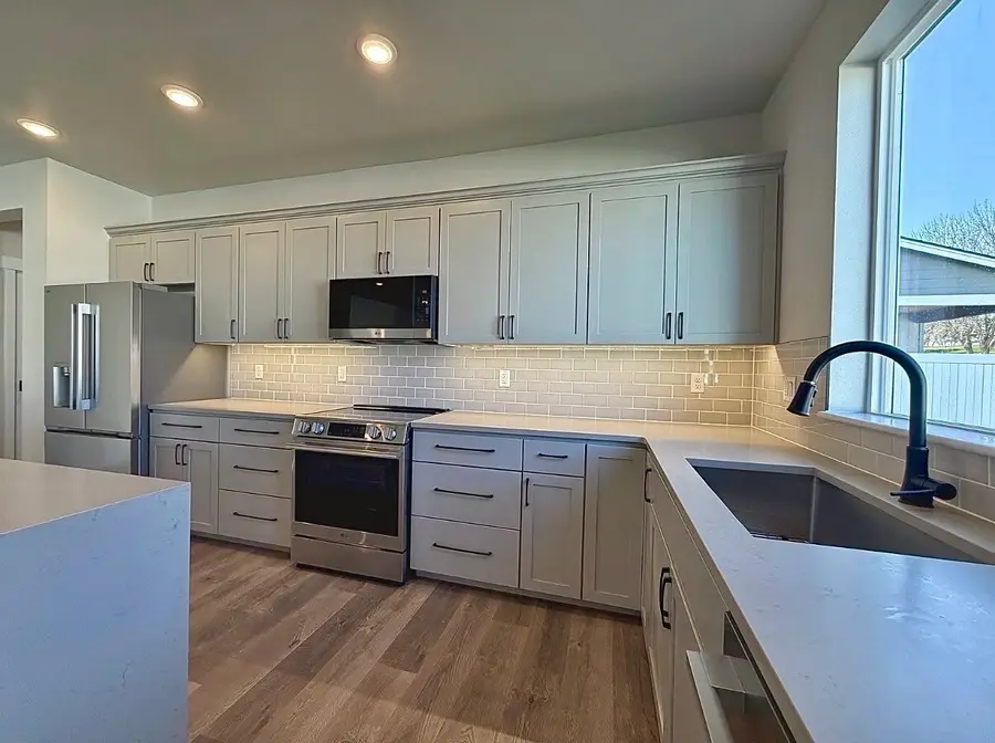 494 N Ruddy Street, Moses Lake, WA 98837 - #3