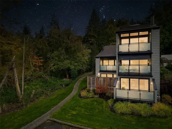 11230 NE 68th Street #C, Kirkland, WA 98033