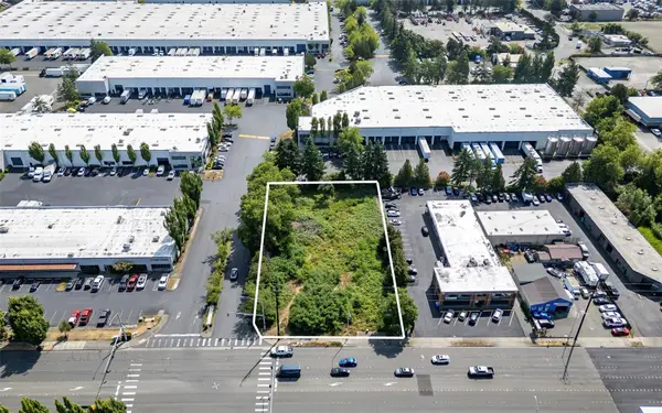 8425 S 216 Street, Kent, WA 98032