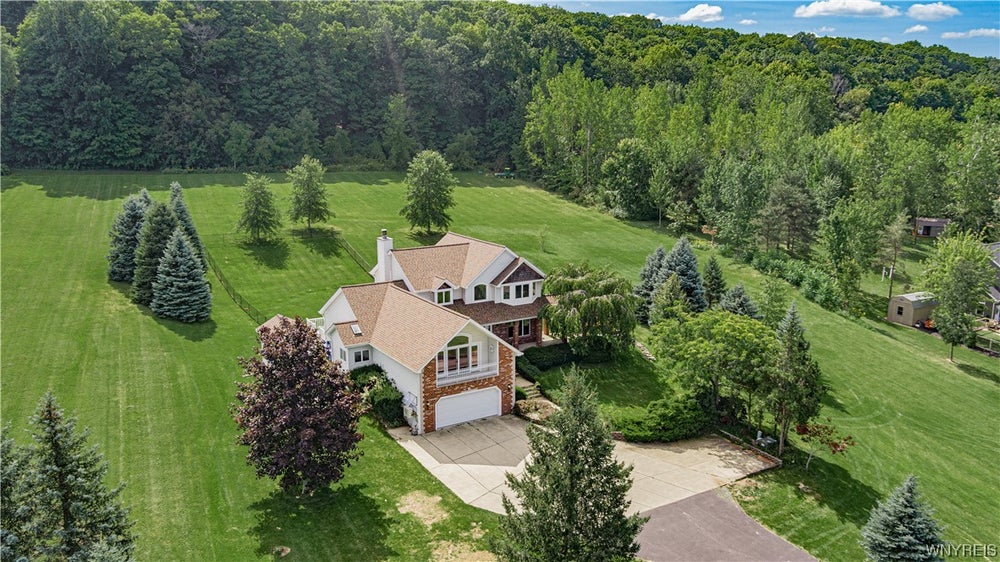 1754 Ridge Road, Lewiston, NY 14092 BHGRE