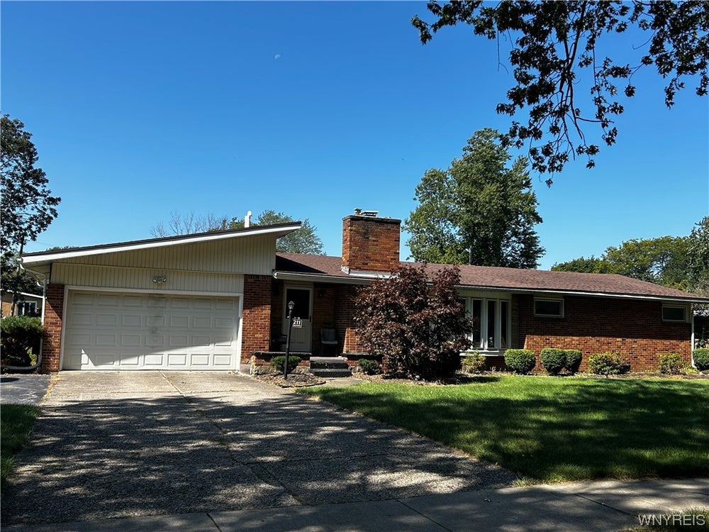 211 Oakwood Drive, Williamsville, NY 14221 BHGRE
