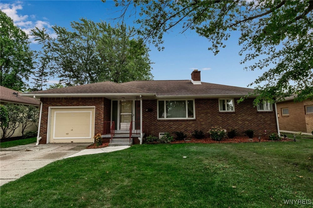 36 Grant Road, Buffalo, NY 14226 BHGRE