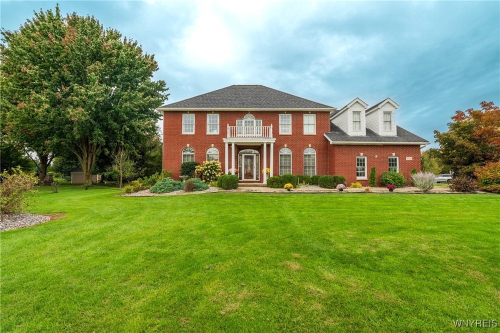 5740 Marthas Vineyard, Clarence Center, NY 14032 BHGRE