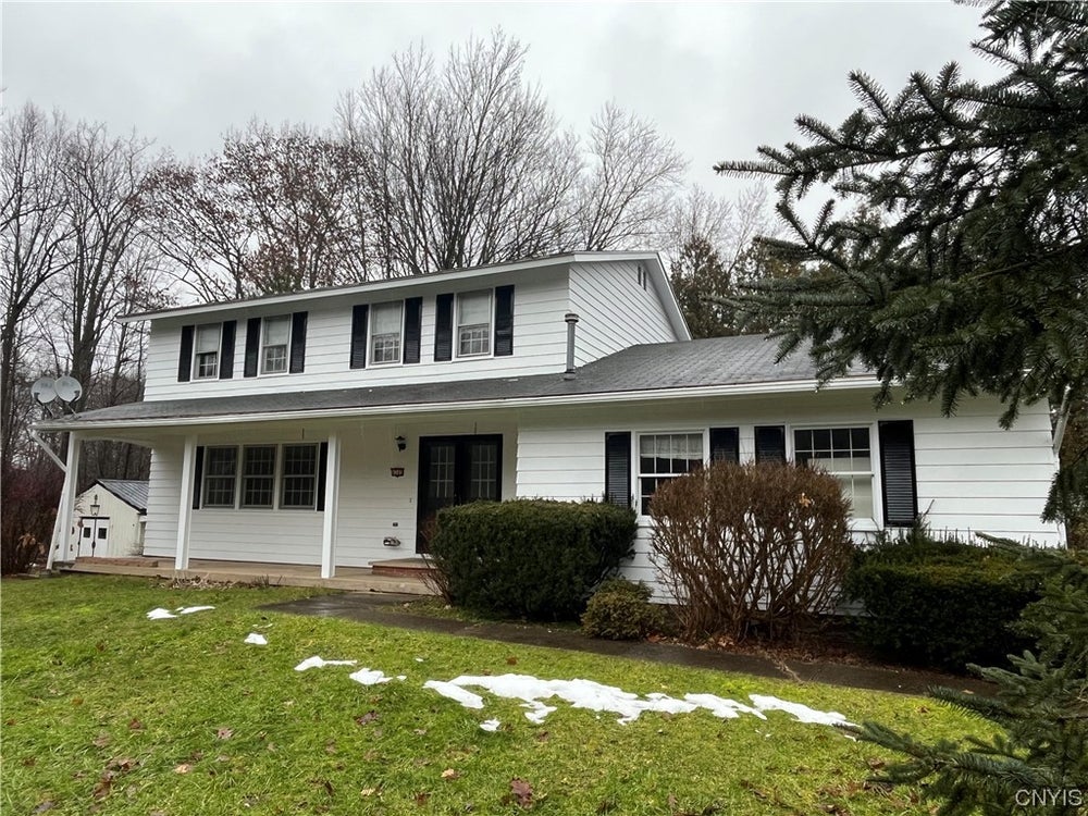 4105 Willowbrook Drive, Liverpool, NY 13090 BHGRE