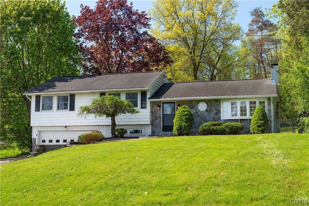 8 Hughes Lane, New Hartford, NY 13413 BHGRE