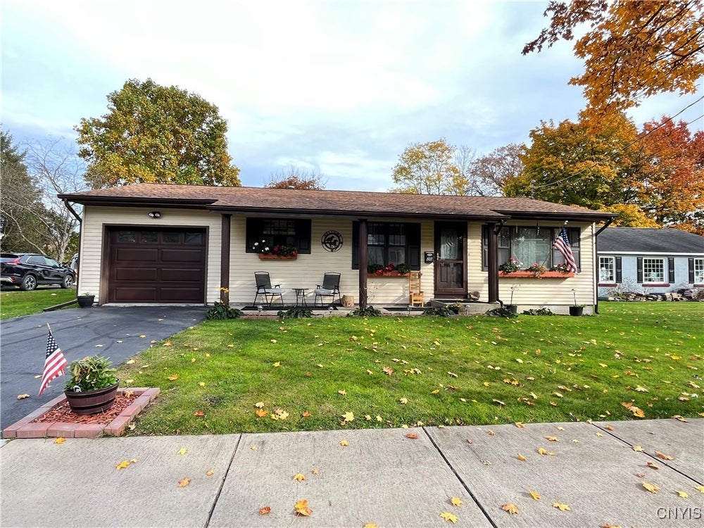 20 Mechanic Street, Baldwinsville, NY 13027 BHGRE