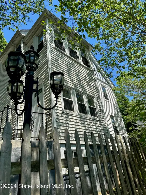 580 Van Duzer Street, Staten Island, NY 10303