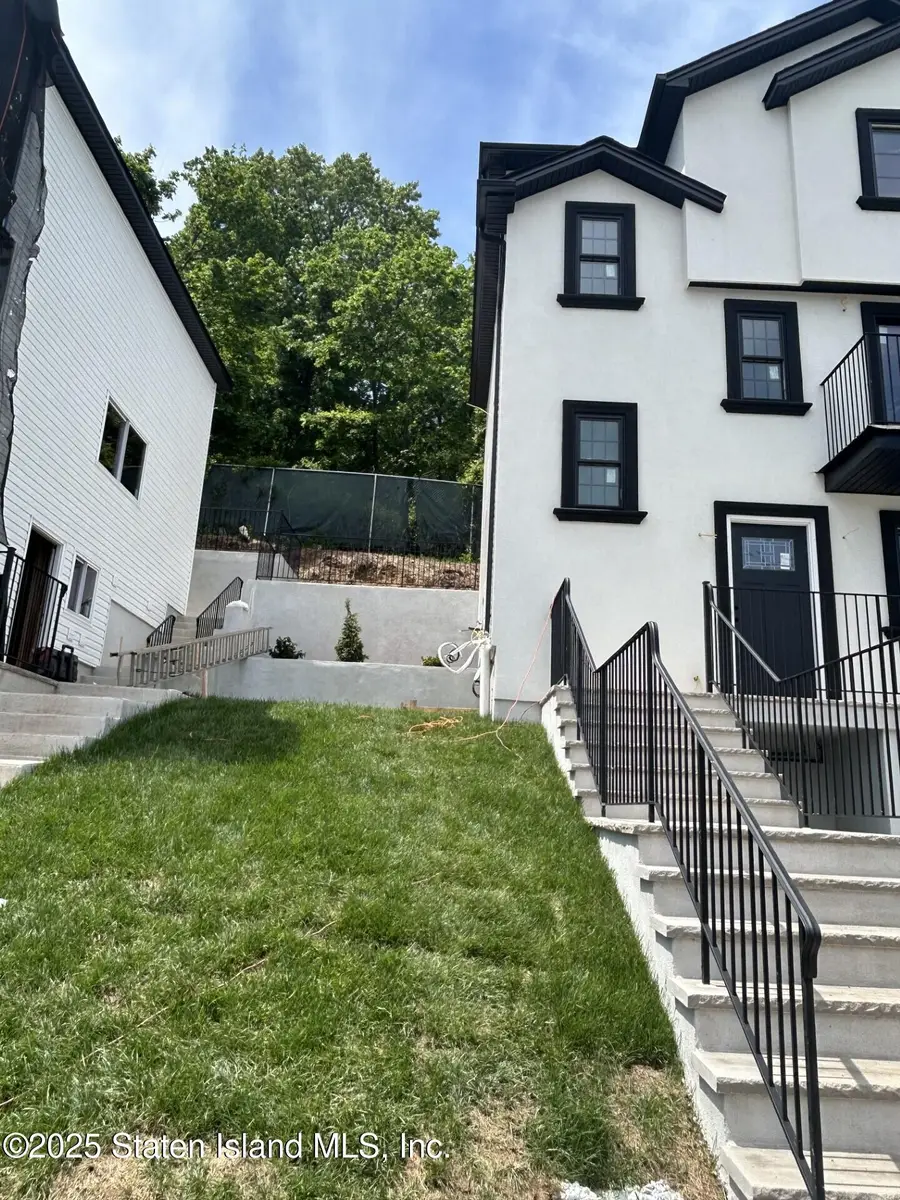 806 Van Duzer Street, Staten Island, NY 10304 - Image #3