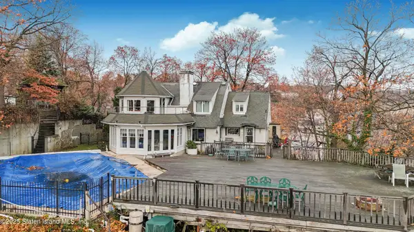 45 East Loop Road, Staten Island, NY 10304