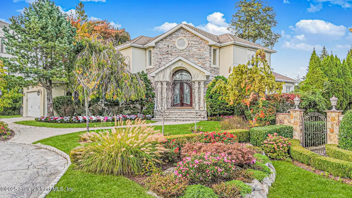 35 Julieann Court, Staten Island, NY 10304 - Image #1