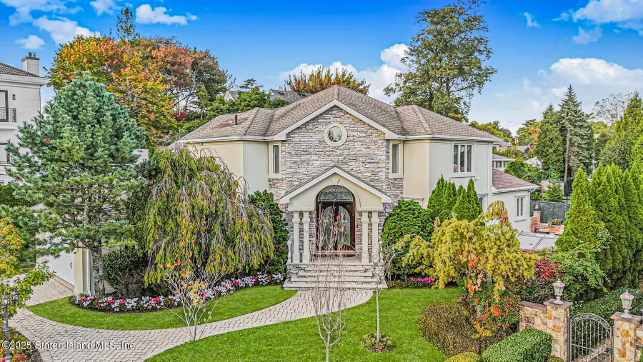 35 Julieann Court, Staten Island, NY 10304 - Image #2