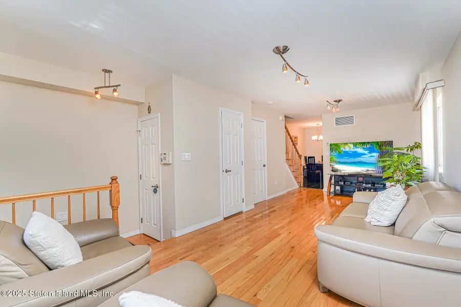 39 Winfield Avenue, Staten Island, NY 10305 - Image #3