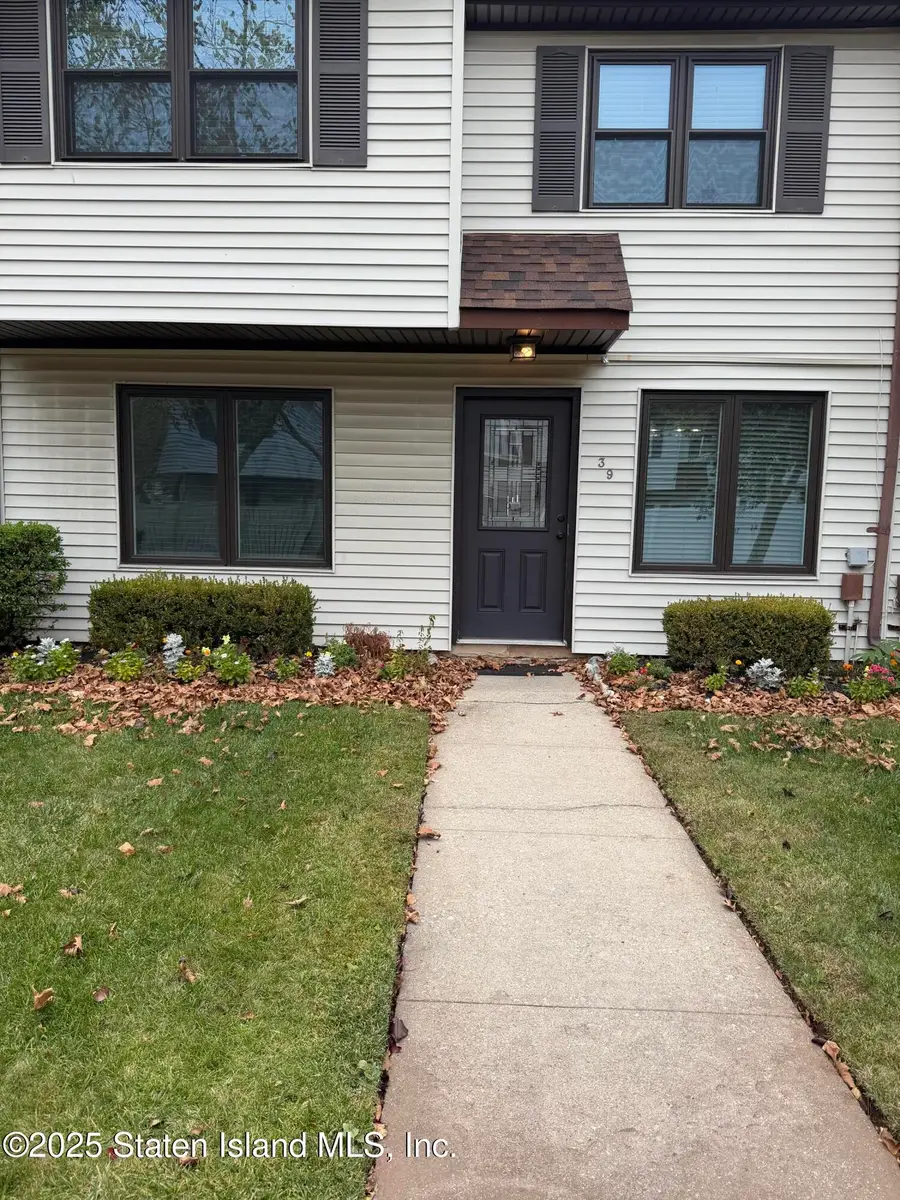 39 Raily Court, Staten Island, NY 10312 - Image #2