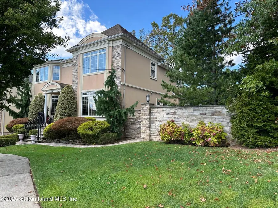 11 St Edward Lane, Staten Island, NY 10309 - Image #2