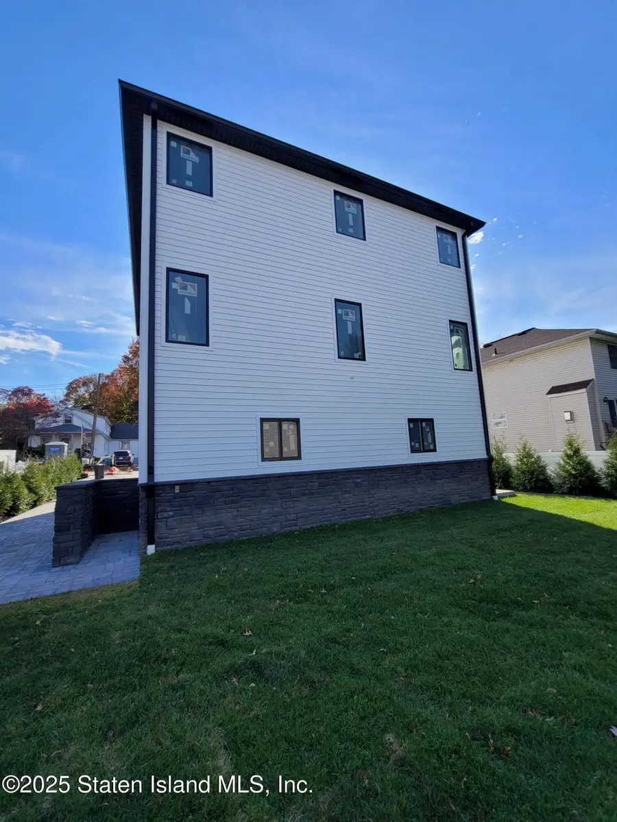 27 Utica Street, Staten Island, NY 10309 - Image #3