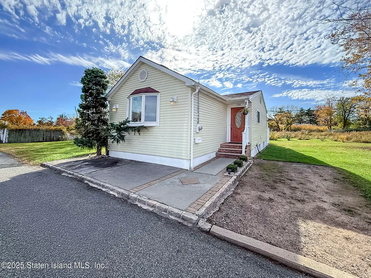 138 Foxbeach Avenue, Staten Island, NY 10306 - Image #1