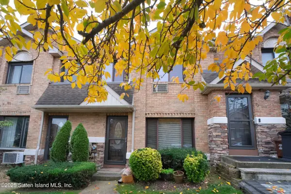 90 North Drive, Staten Island, NY 10305