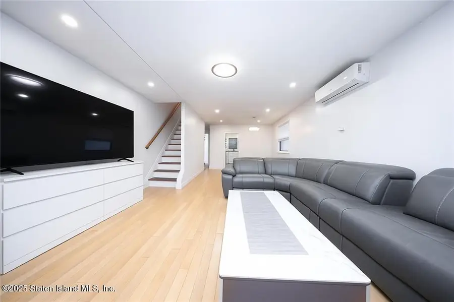 72 Zoe Street, Staten Island, NY 10305 - Image #3